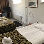Budget Easystay Hotel 2*